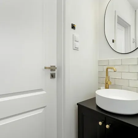 Modern Close To Oliwski Park By Renters Apartment