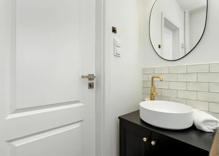 Modern Close To Oliwski Park By Renters Apartment