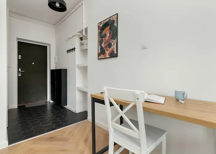 Modern Close To Oliwski Park By Renters Apartment